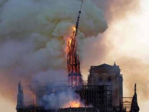 Fire erupts in Paris cathedral